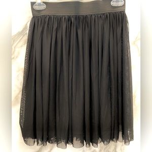 Vince Camuto black mini delicate flowy black chiffon fully lined black skirt
